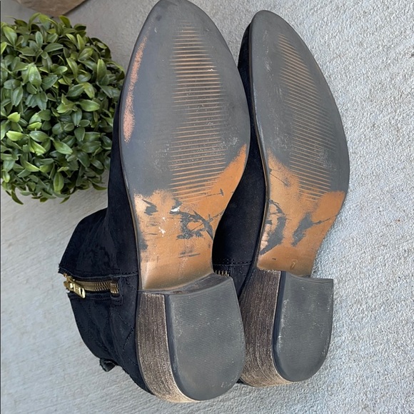 SOLD Steve Madden Booties Ankle Boots - Picture 4 of 7